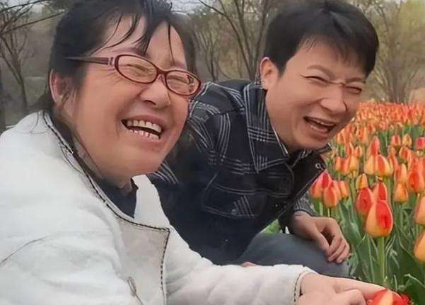余秀华与杨槠策 网络图