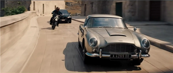 带伸缩式“加特林” 《007》经典座驾阿斯顿·马丁拍卖:2500万成交