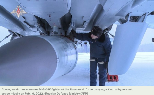 资料图：俄罗斯米格-31K歼击机搭载“匕首”高超音速导弹（俄国防部）