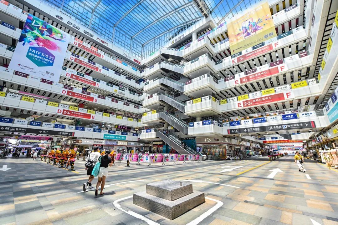 广州国际轻纺城时尚源创平台担纲广东时装周春季开幕大秀