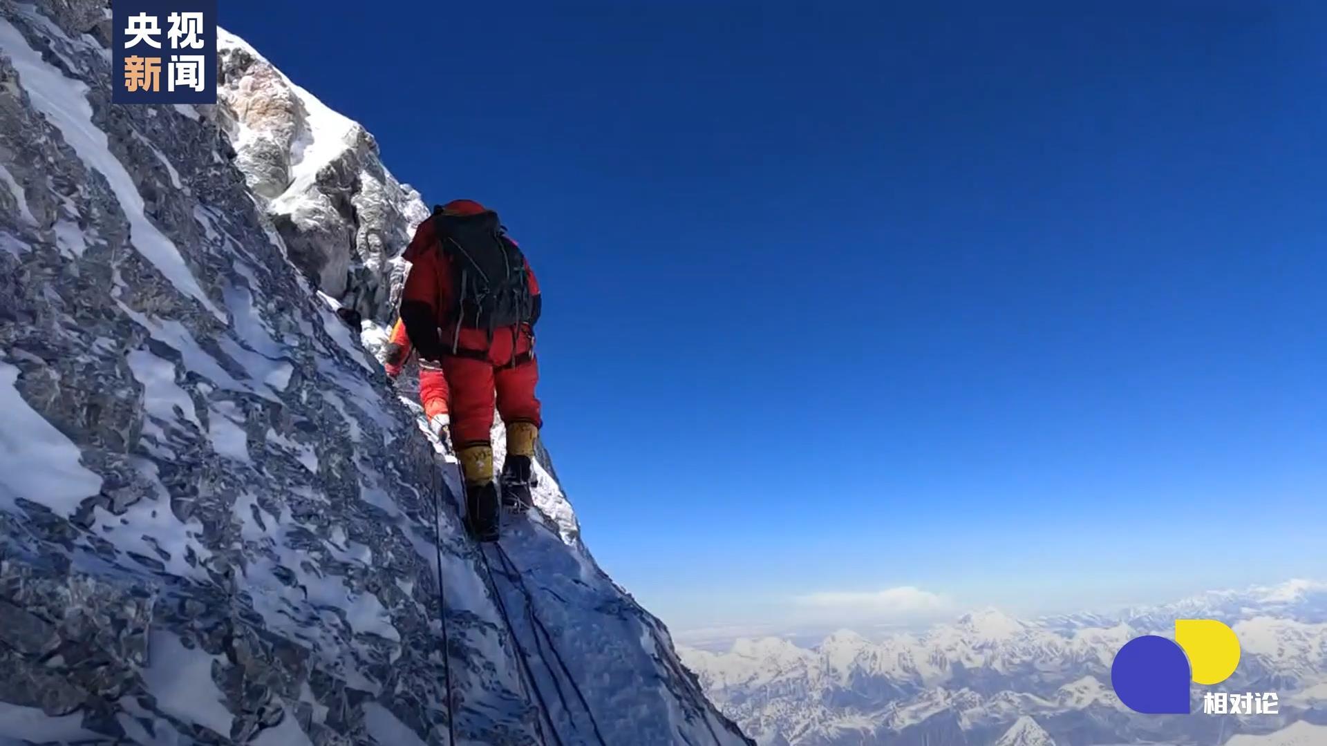 △德庆欧珠走在最险路段时，高山摄影拍摄到的画面