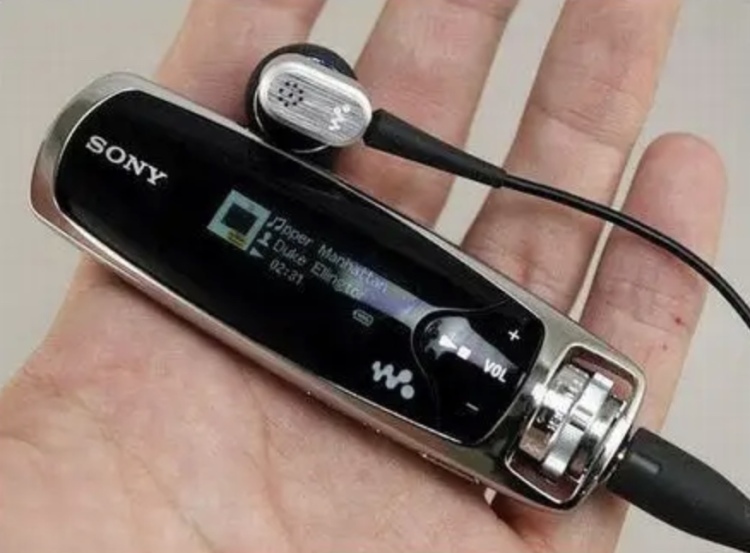 索尼“鱼雷”MP3播放器 图源：源于网络