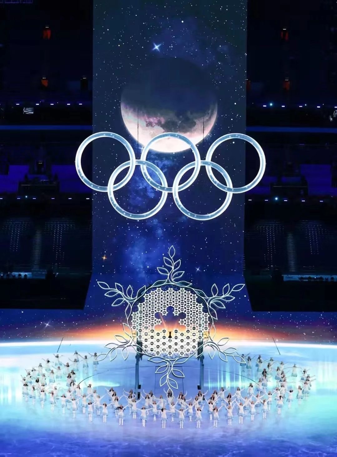 冬奥会开幕式举牌雪花图片