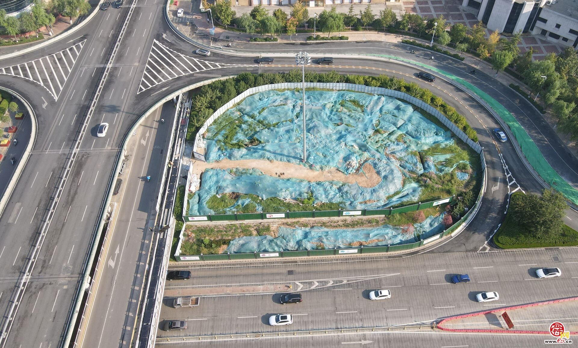 八一立交桥东北方向匝道将拆除,市民出行需绕行