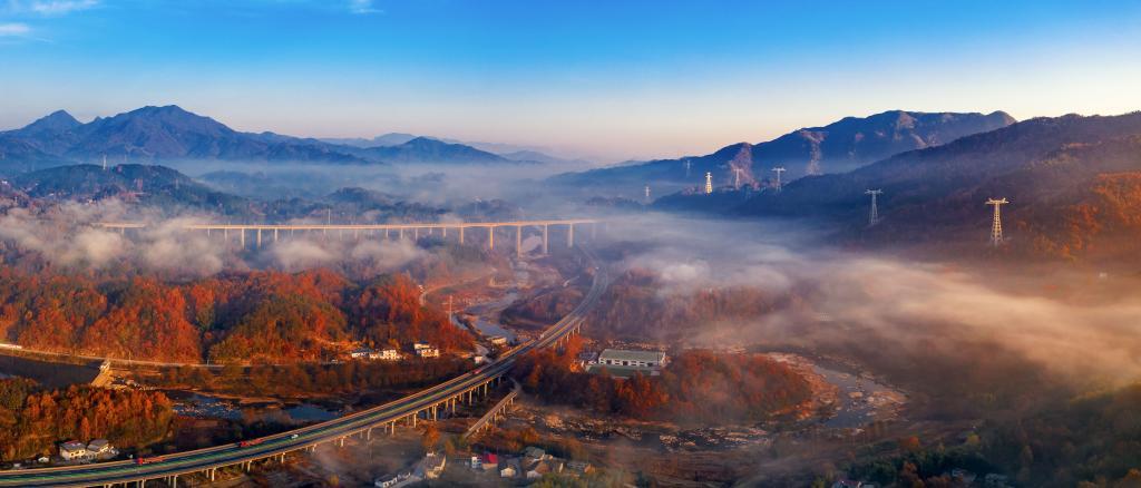 奮進新徵程建功新時代老區新貌大別山革命老區別樣好光景