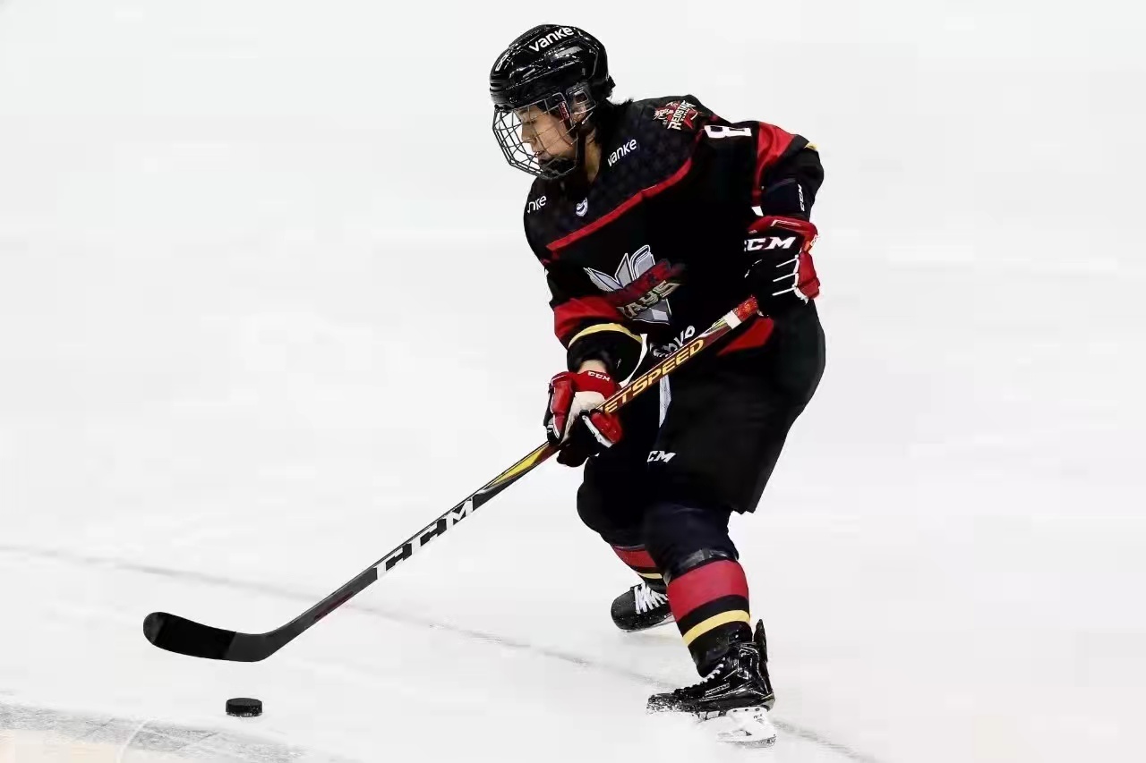 杨丽莹参加2019-2020赛季俄罗斯女子冰球联赛。受访者供图