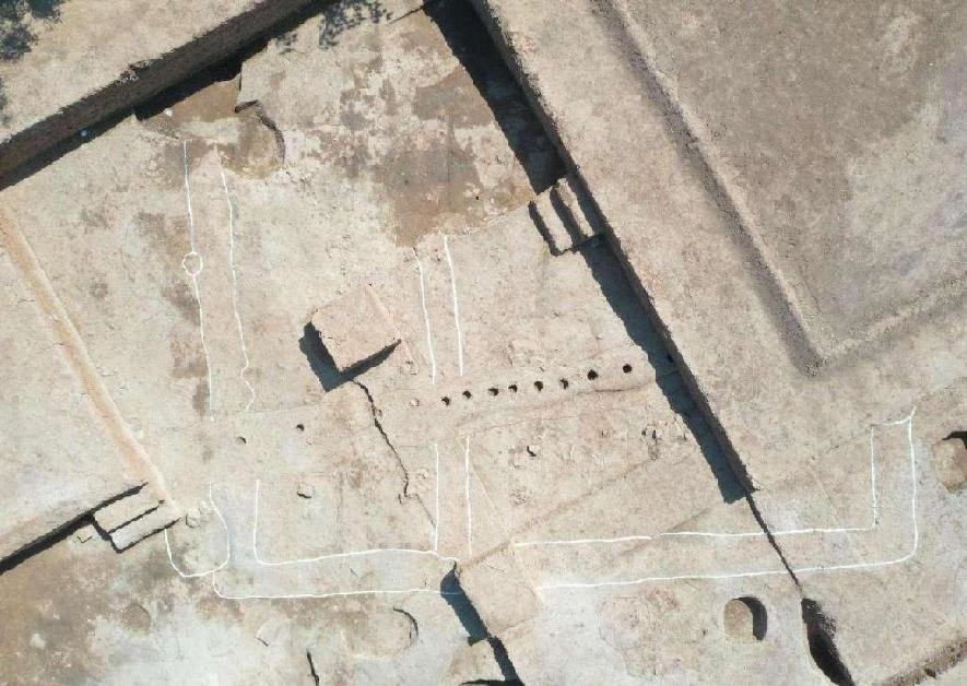 新华全媒+|<em>河南</em>仰韶村遗址发现5000多年前大型房屋基址