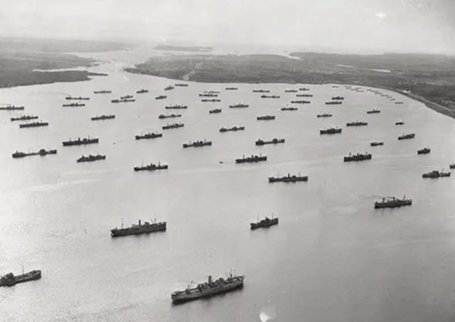 加拿大港口的商船队