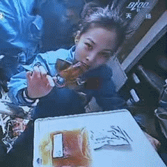 在太空中失重漂浮的粽叶