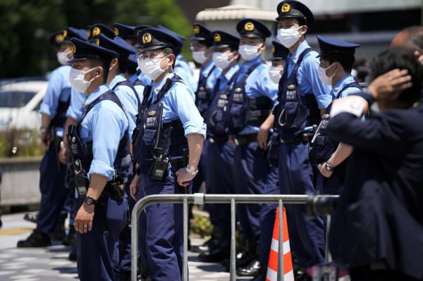 日本加强对首相和官房长官的警卫日媒：安倍遇刺引发危机感_凤凰网