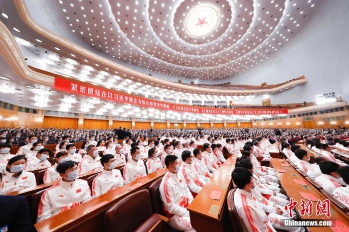 4月8日，北京冬奥会、冬残奥会总结表彰大会在北京人民大会堂隆重举行。中新社记者 盛佳鹏 摄