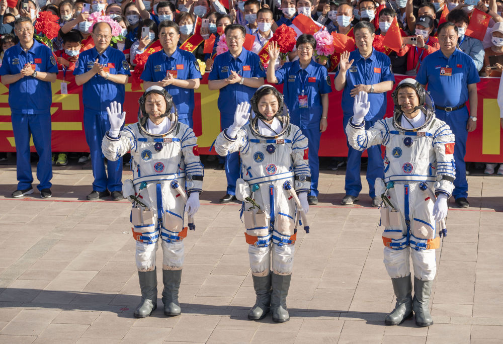 6月5日,神舟十四號載人飛行任務航天員乘組出征儀式在酒泉衛星發射