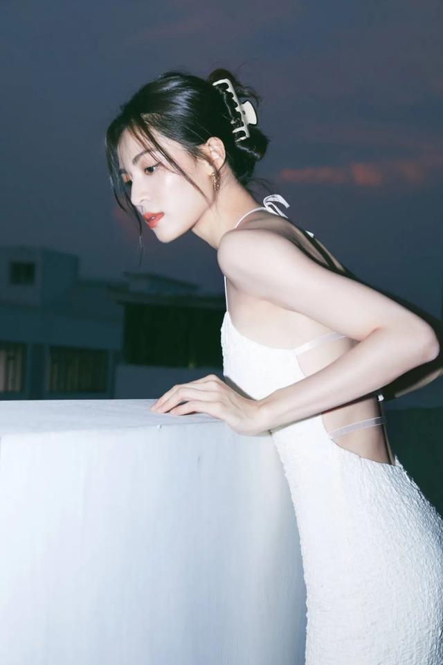 大胆露肤不妨从露背开始