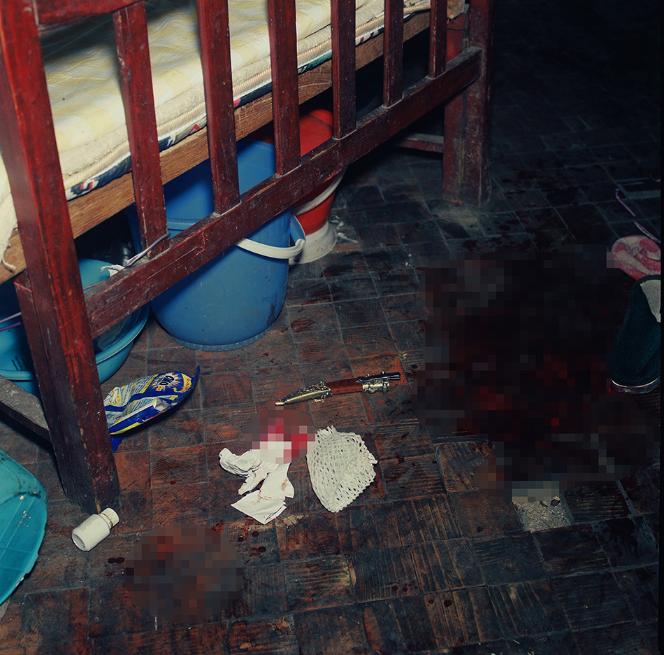 22年前，长宁杀人案案发现场，犯罪嫌疑人留下的刀鞘。 本文图片均由上海市公安局提供