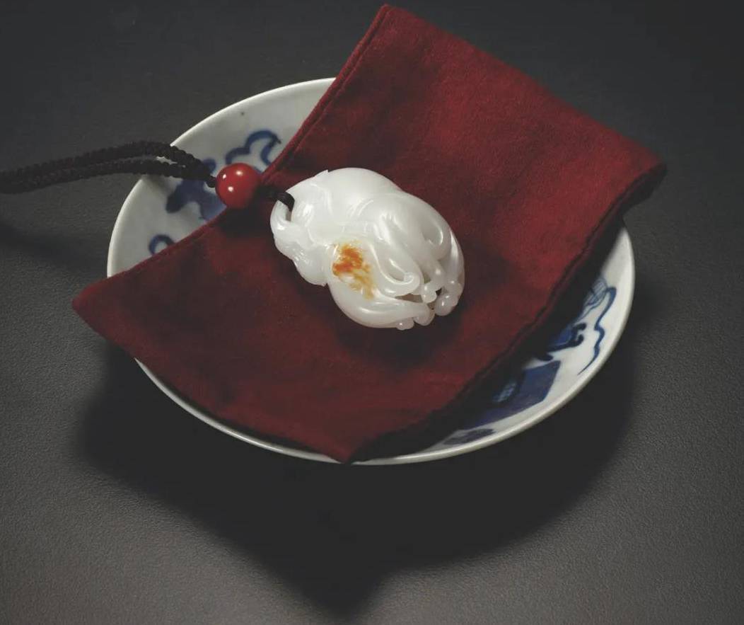 和田玉雕中独特的存在！“福气之手”的美好寓意，你了解么 