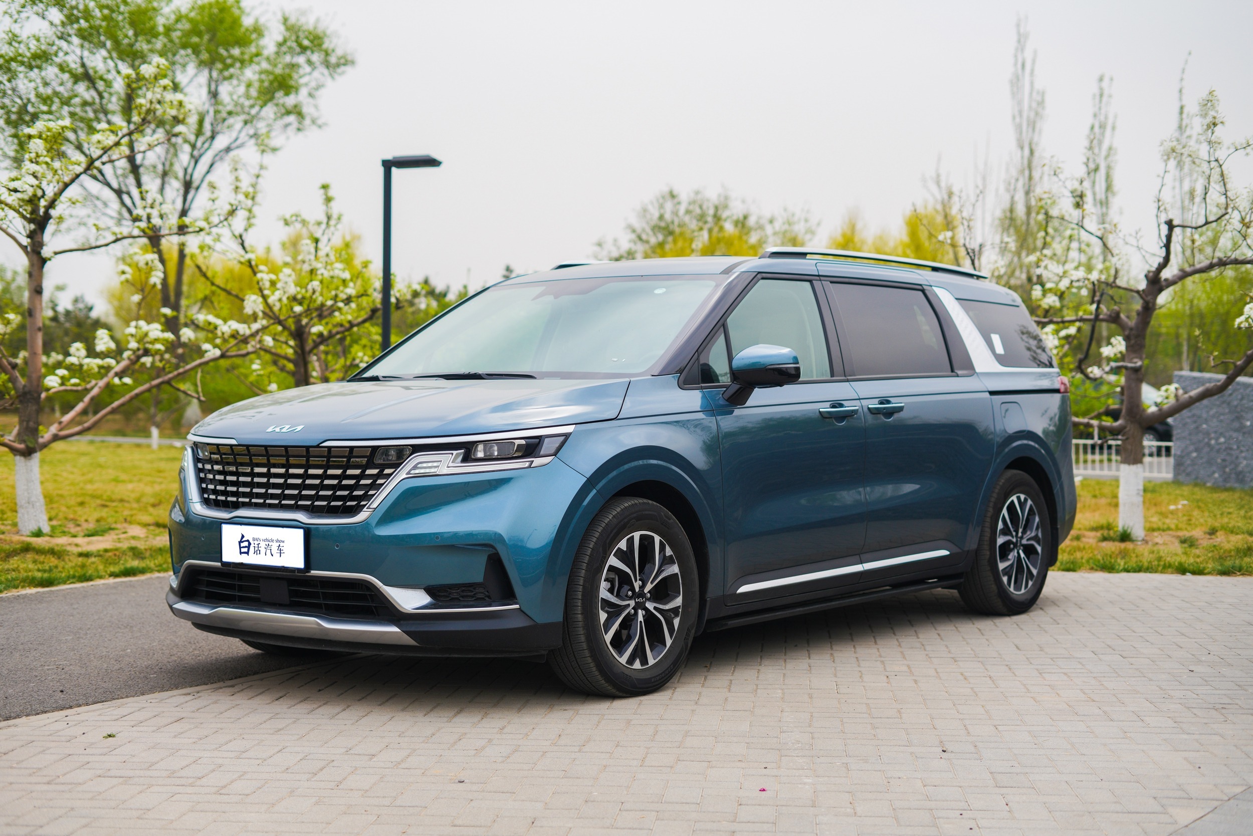 上班代步,周末带娃,颜值在线还能露营的起亚嘉华怎么样?