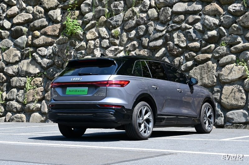 豪华纯电大6座suv试驾上汽奥迪q5etron