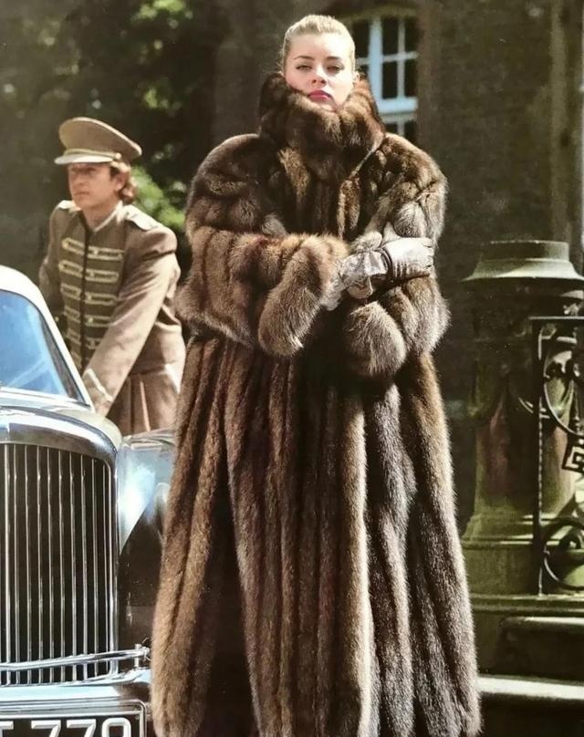 皮草的保暖性有多高 9D6D9ECE1376C583B94FC03350ACD68611494294_size161_w640_h808.jpeg