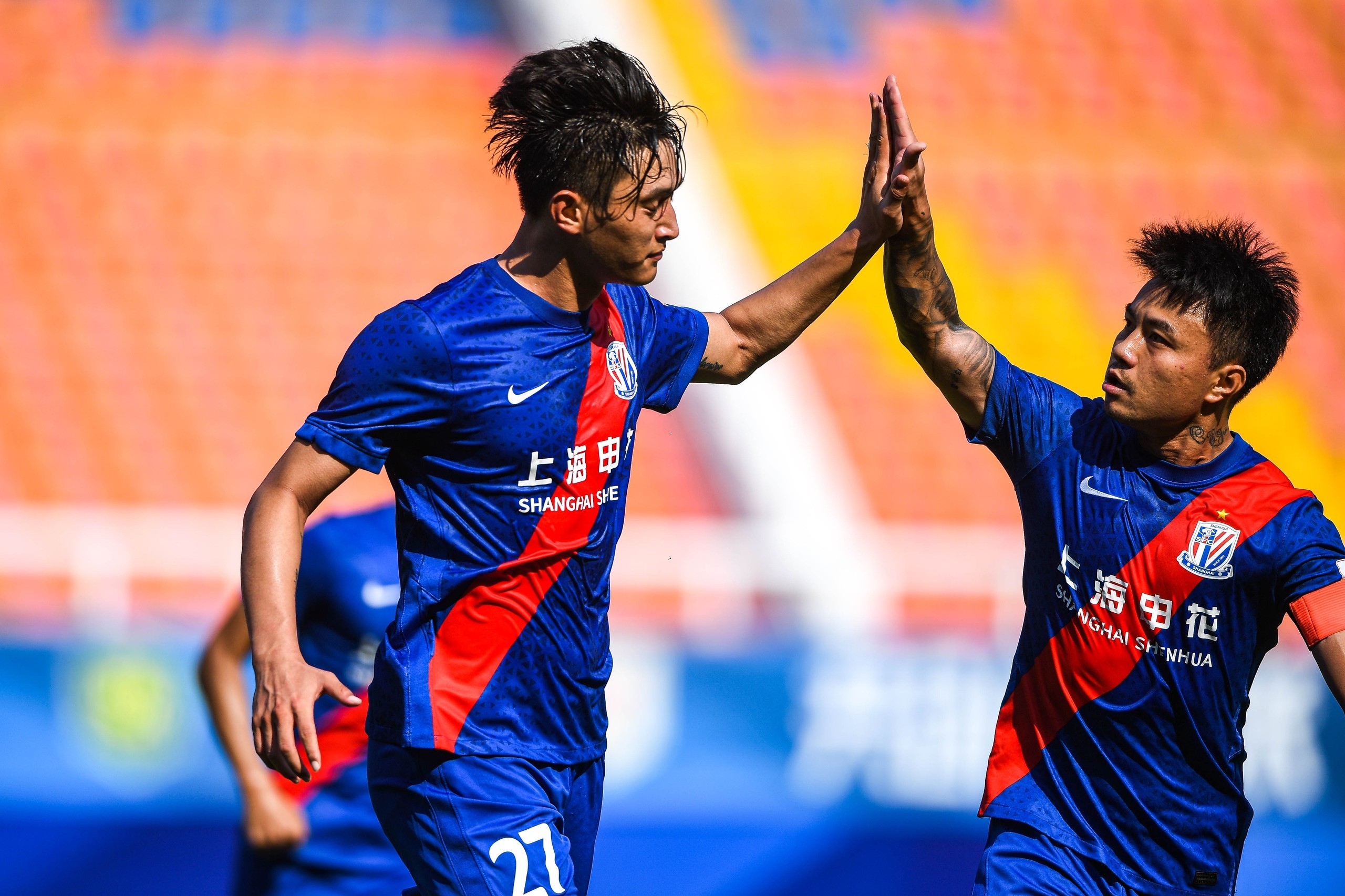 两粒点球左右上海德比 申花1-1海港<em>颜</em><em>骏</em><em>凌</em>多次神扑