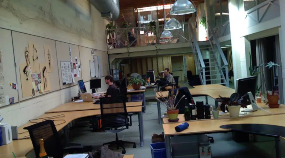 2008 年 3 月，加利福尼亚州旧金山南公园 164 号的 Twitter 办公室。（比兹拍摄）照