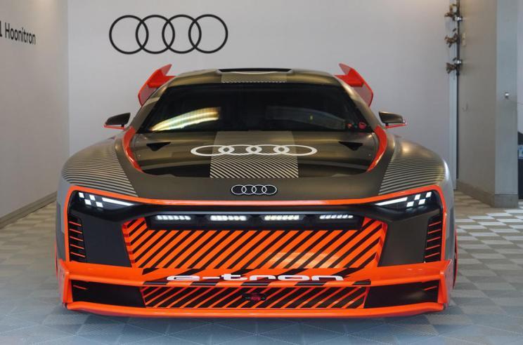 据悉,该车的设计灵感来自于1987年在派克峰参赛的奥迪sport quattro