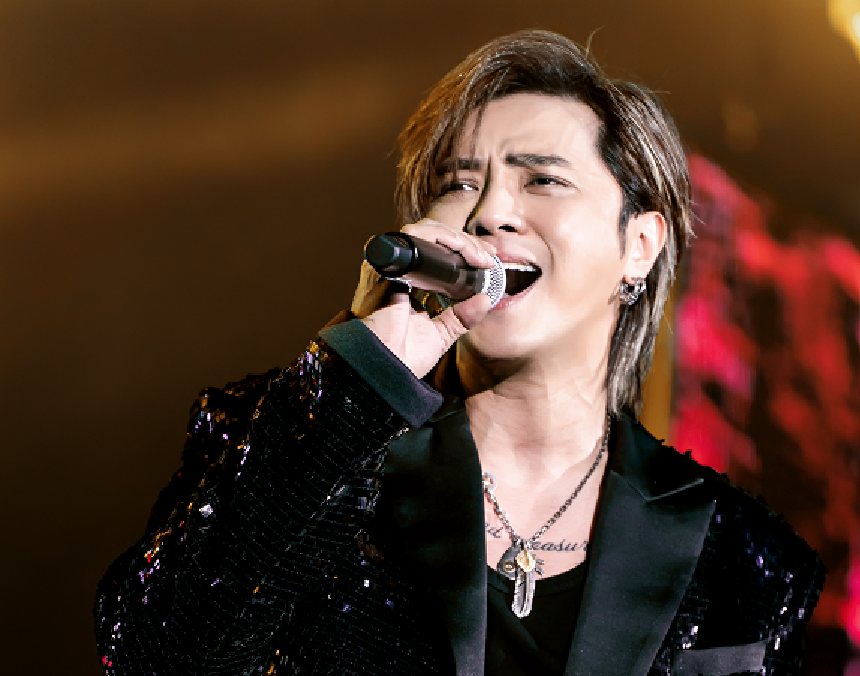 罗志祥晒自拍照报平安头发凌乱满脸疲惫被困在日本东京机场