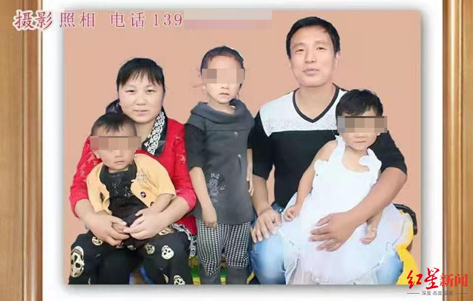 ↑陈超产夫妇生前一家五口合影