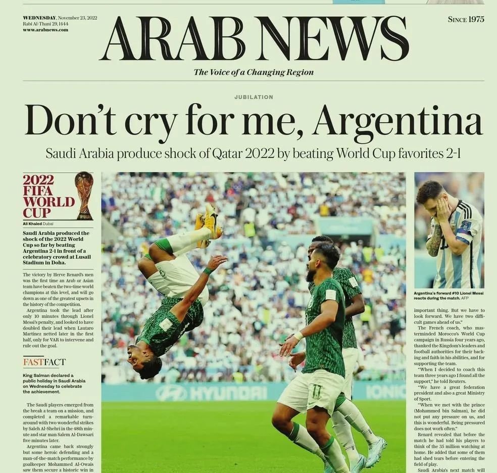 《阿拉伯新闻》有关沙特队击败阿根廷队的报道。图源：GJ
