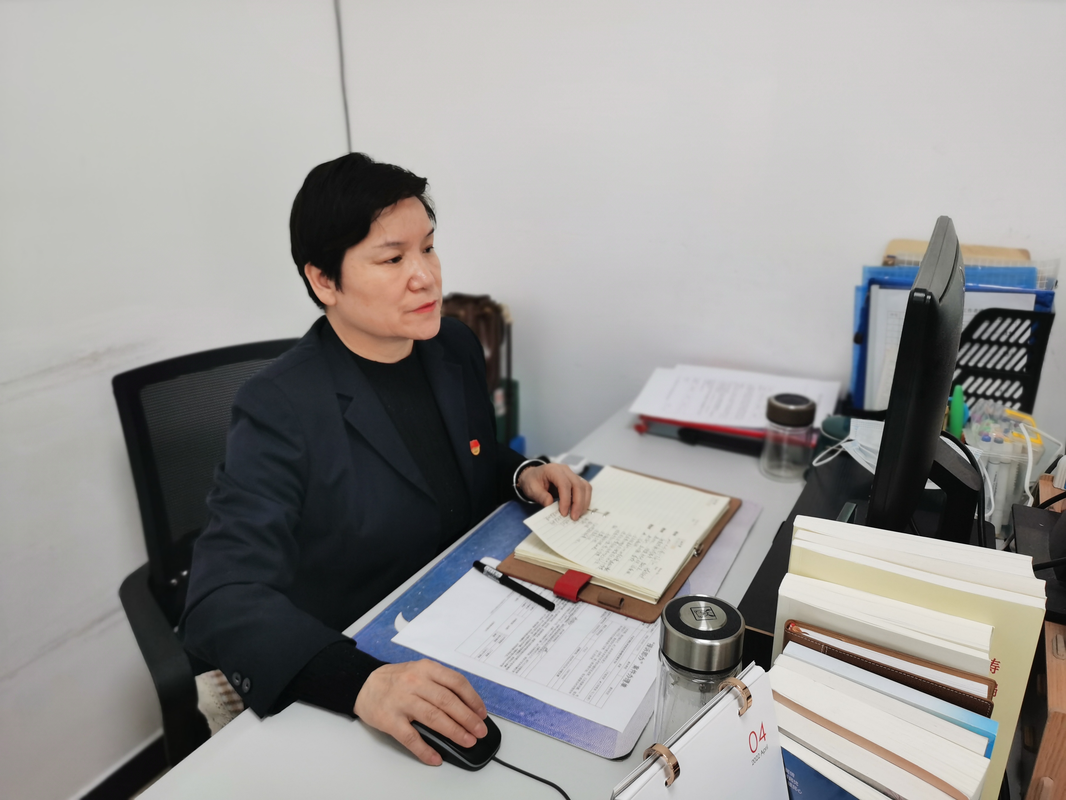 ​潘家园东里社区党委书记赵培霞:我接了所有人的电话,除了家人的_