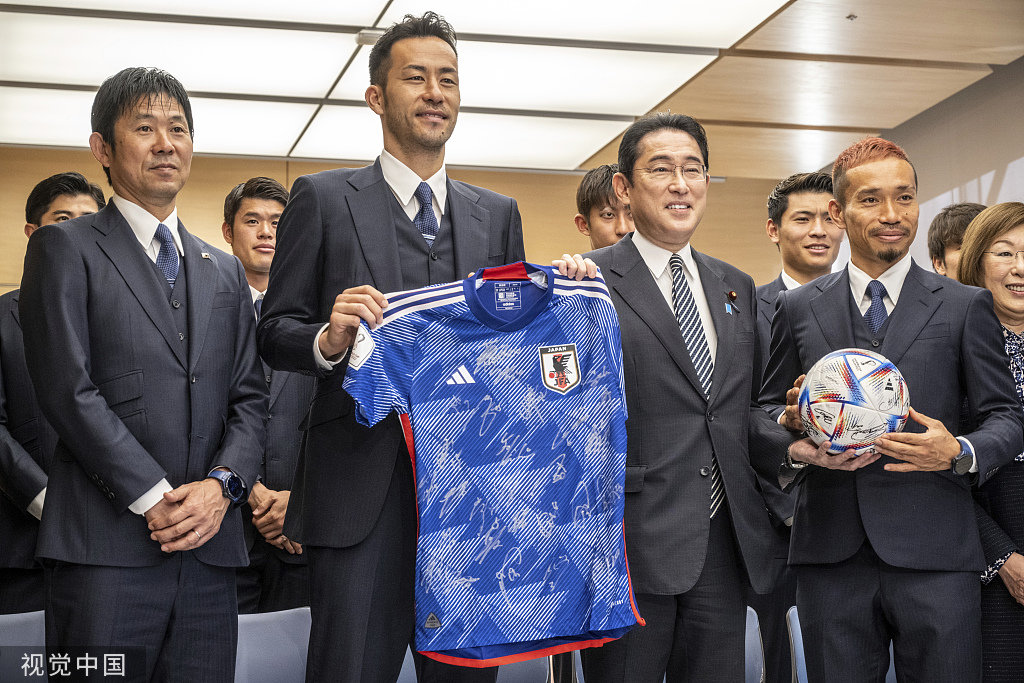 日本首相岸田文雄接见日本队。
