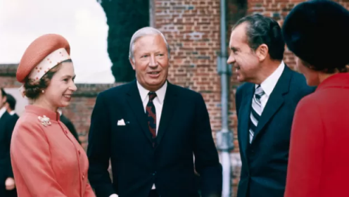 1970年，英国女王伊丽莎白二世和首相爱德华&middot;希思（左二）在首相乡村官邸契克斯别墅接待到访的美国总统尼克松和夫人。图自BBC