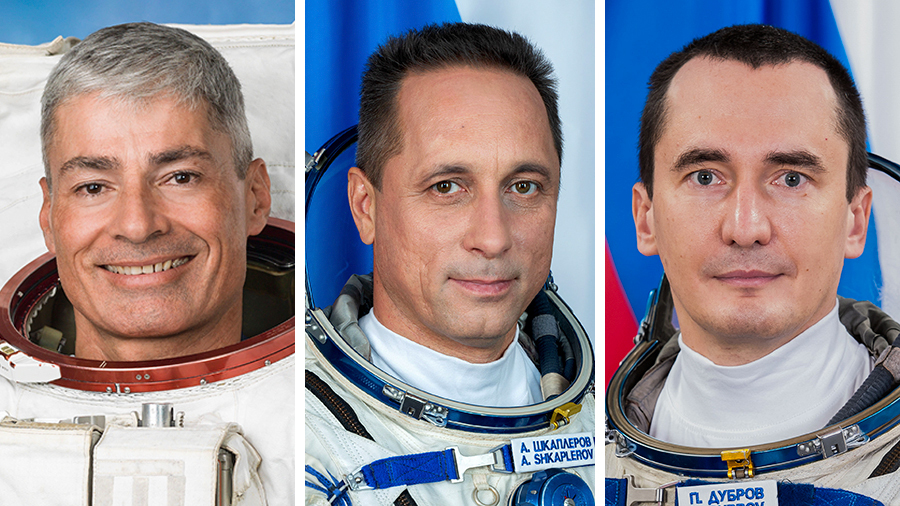 左起依次是NASA宇航员马克·范德·黑、俄罗斯宇航员安东·什卡普列罗夫、俄罗斯宇航员彼得·杜布罗夫。