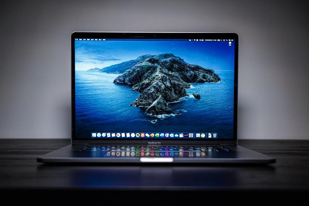 2016 年推出的 MacBook Pro｜Unsplash