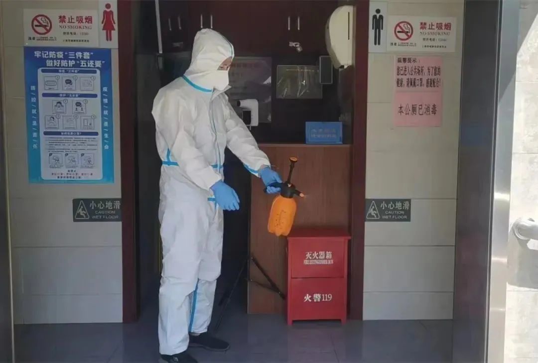 一客一洁一消杀”，是他们生活的主旋律 参考资料：上海静安