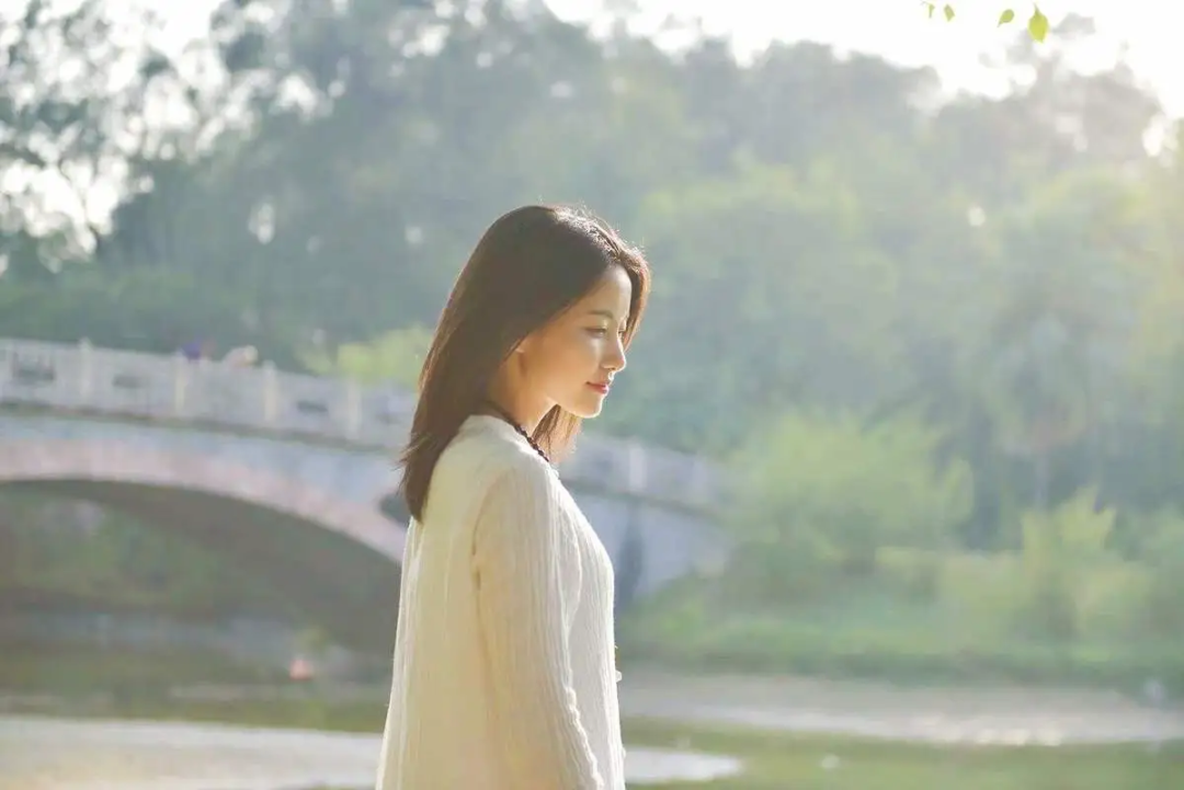 心软的女人，其实都是太重感情的人丨心软的女人是不是傻