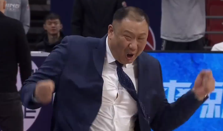 时隔6618天琼斯绝杀首钢王晗上演灵魂舞步苏群质问雅尼斯