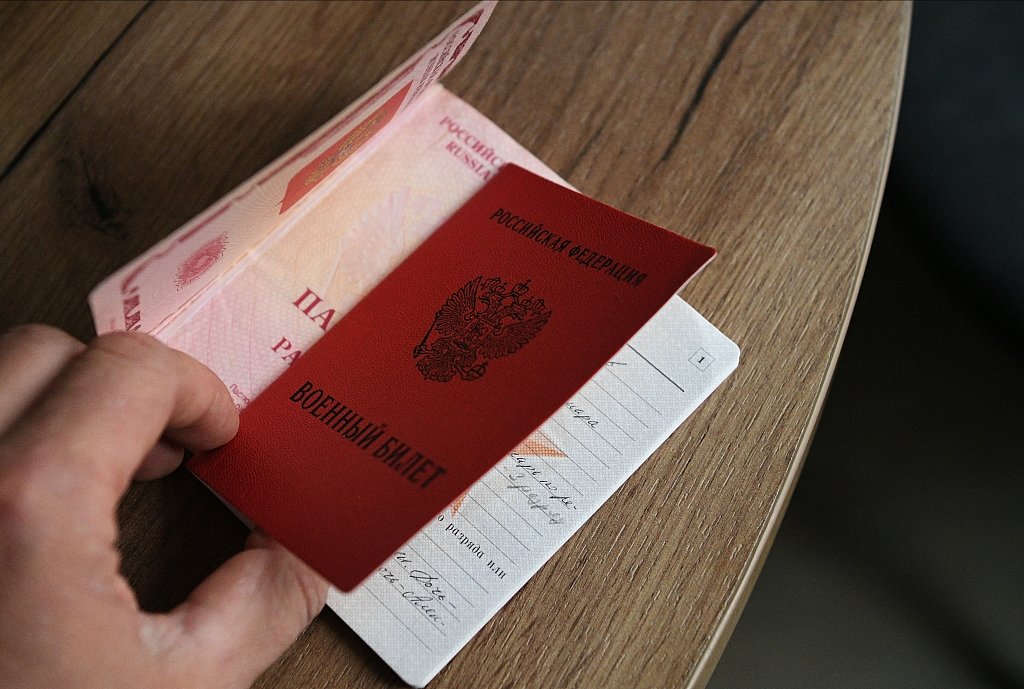 俄罗斯莫斯科，俄罗斯军人身份证照片。（视觉中国）