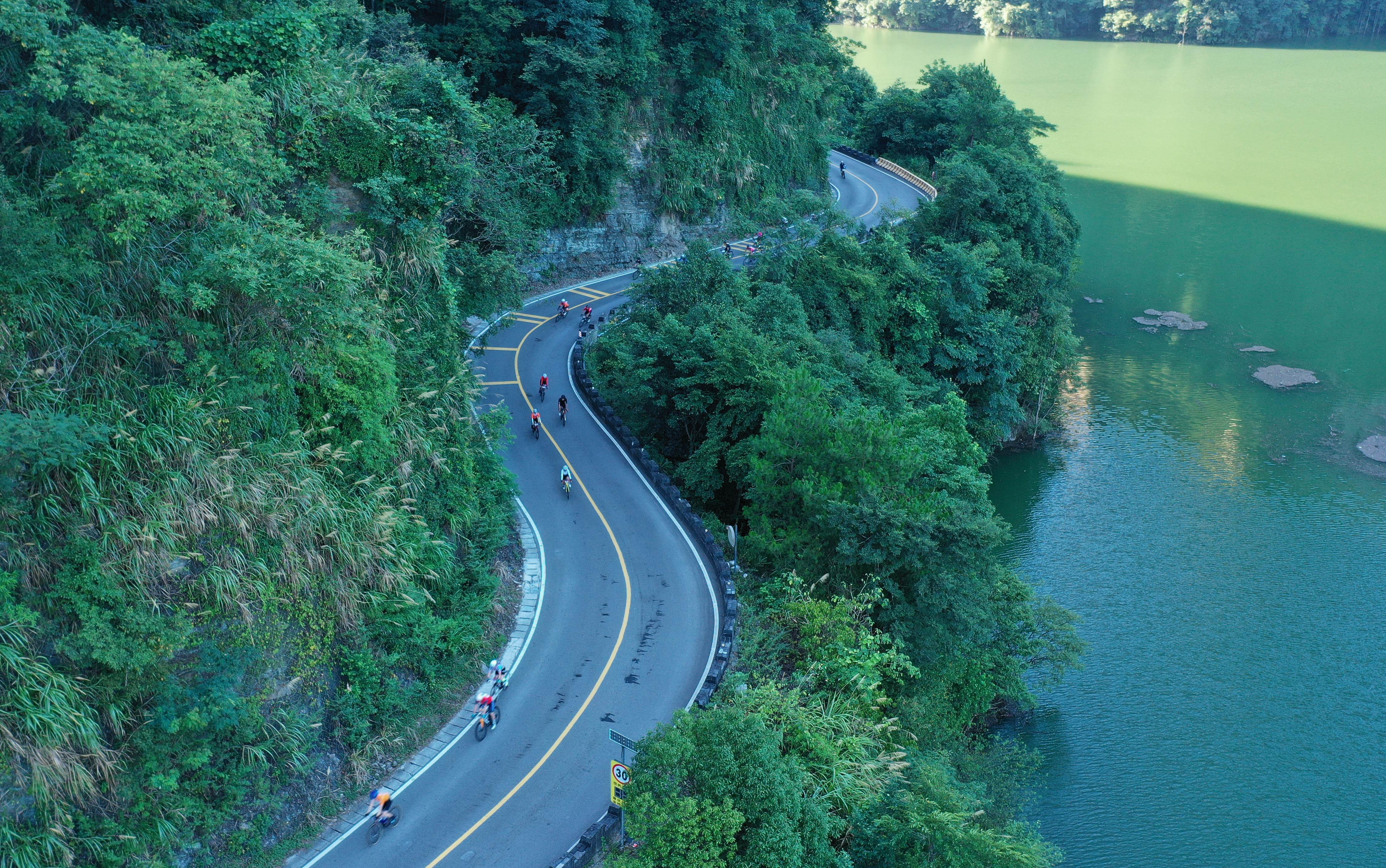 #（<em>体育</em>）（9）自行车——湖南张家界举行自行车穿越<em>赛</em>
