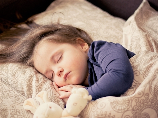 睡觉时身体突然抖一下是怎么回事？可能是你太累了