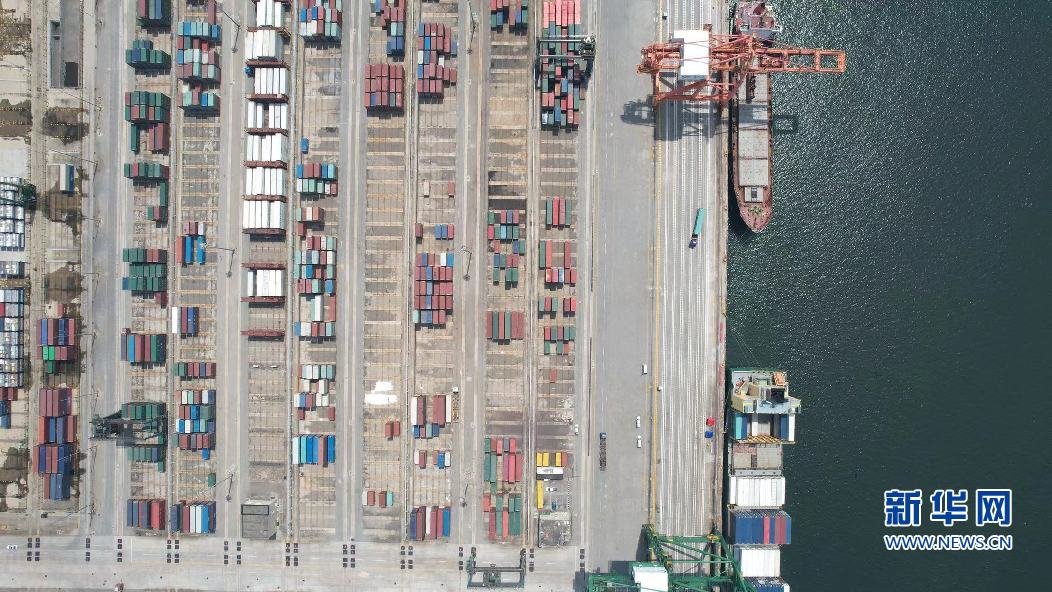 石湖港作业区航拍。新华网发（何志良 摄）