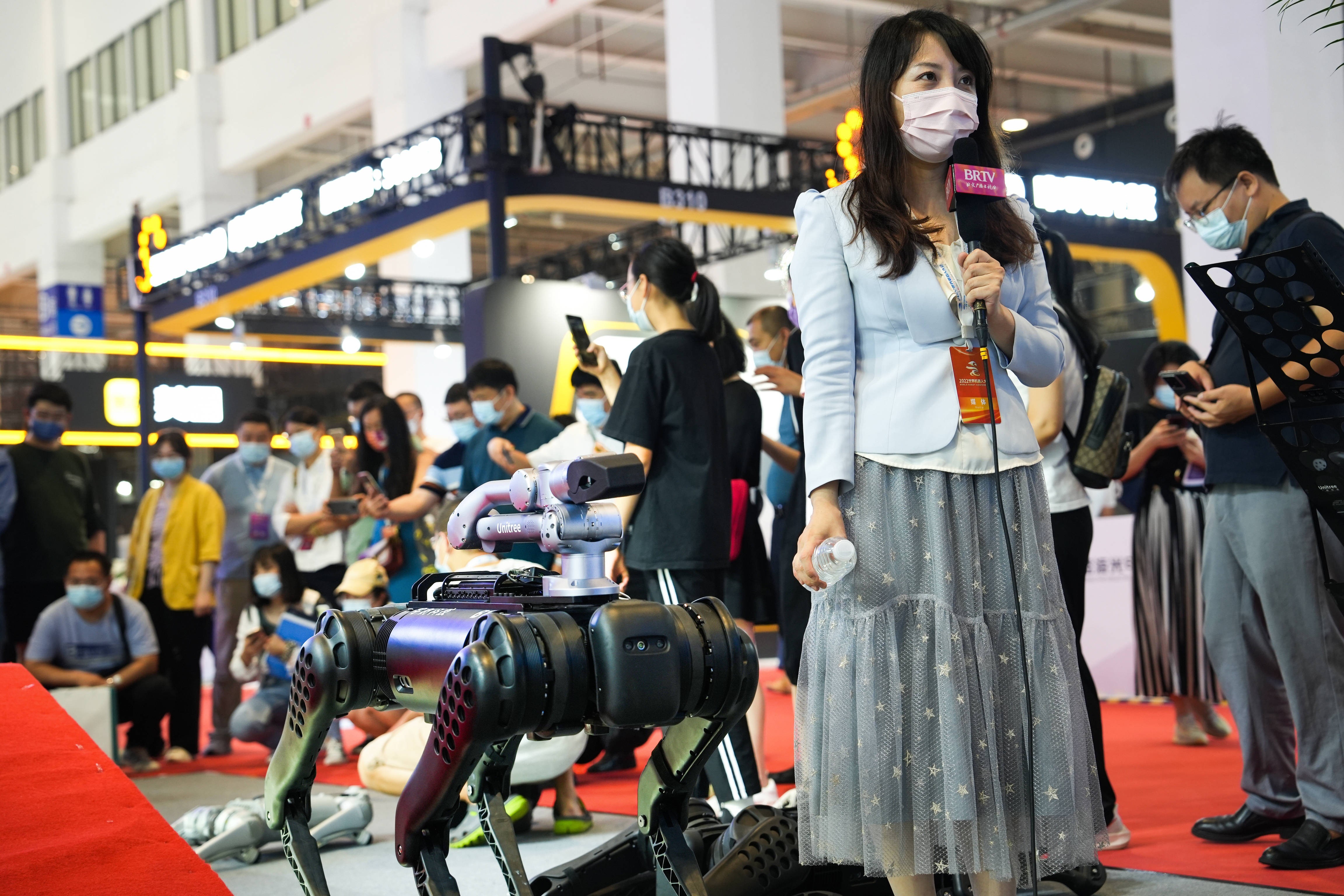 GO1机器人方阵荣登世界机器人大会，看宇树科技如何引领四足机器人行业潮流_凤凰网