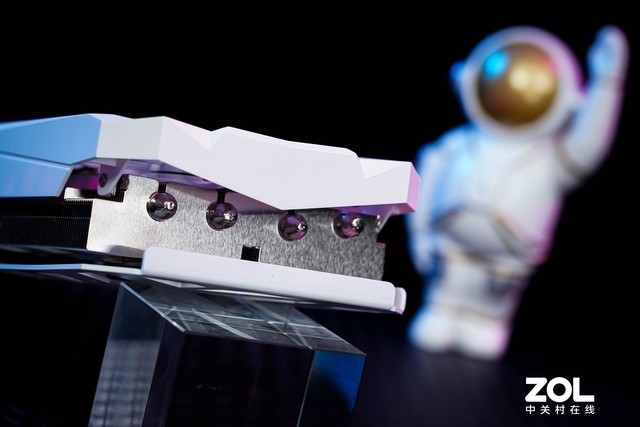 【有料评测】磐镭RTX 3070Ti白铠显卡评测 颜值说明一切