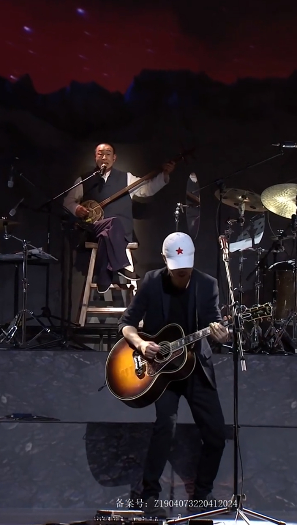 崔健(前),赵牧阳(后)赵牧阳也来了,他的脸上有赵已然的影子.