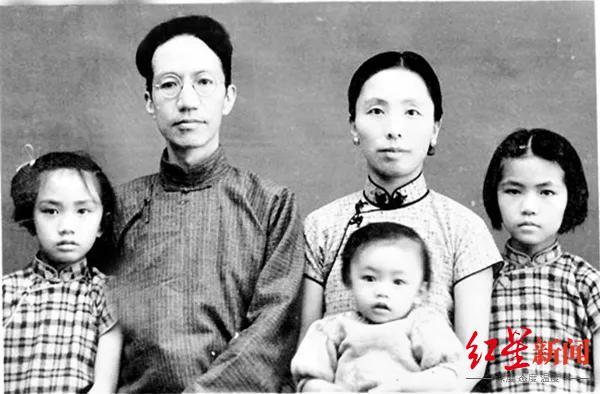 ▲1939年秋在香港。左起：陈小彭、陈寅恪、唐筼、陈美延（前小童）、陈流求。（陈流求/陈小彭/陈美延/图，图片来源：南方周末）