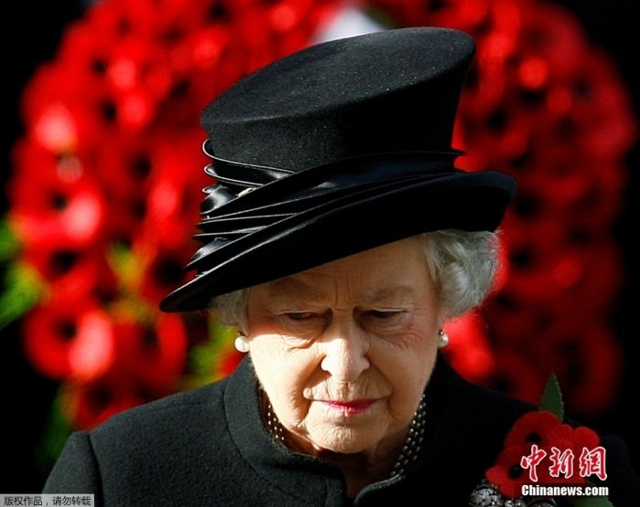 当地时间9月8日,英国女王伊丽莎白二世在苏格兰巴尔莫勒尔城堡去世,享年96岁。伊丽莎白二世生于1926年,于1952年继承王位,是英国历史上在位时间最长的君主。资料图为英国女王伊丽莎白二世。