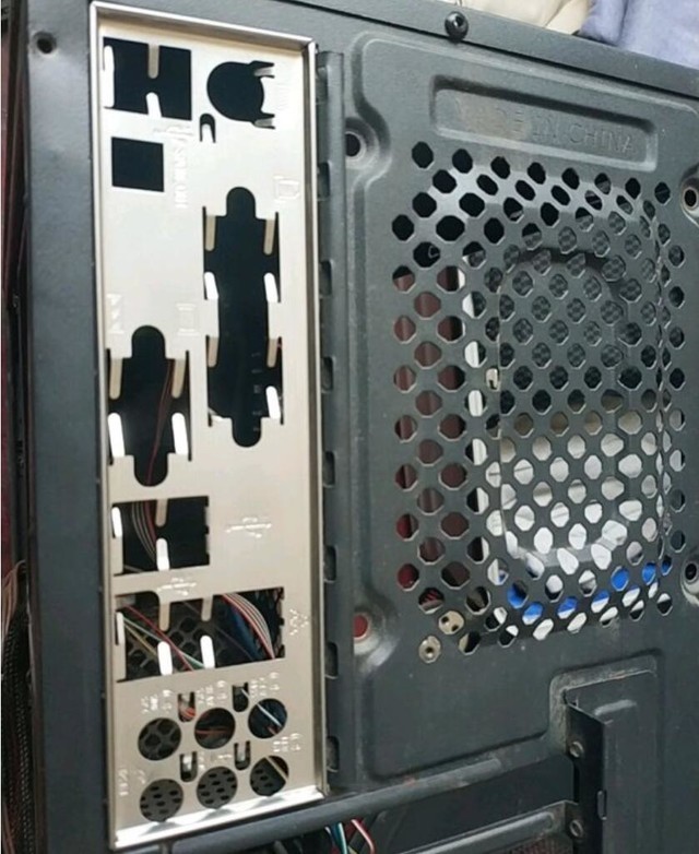 DIY从入门到放弃:主板挡板治疗低血压