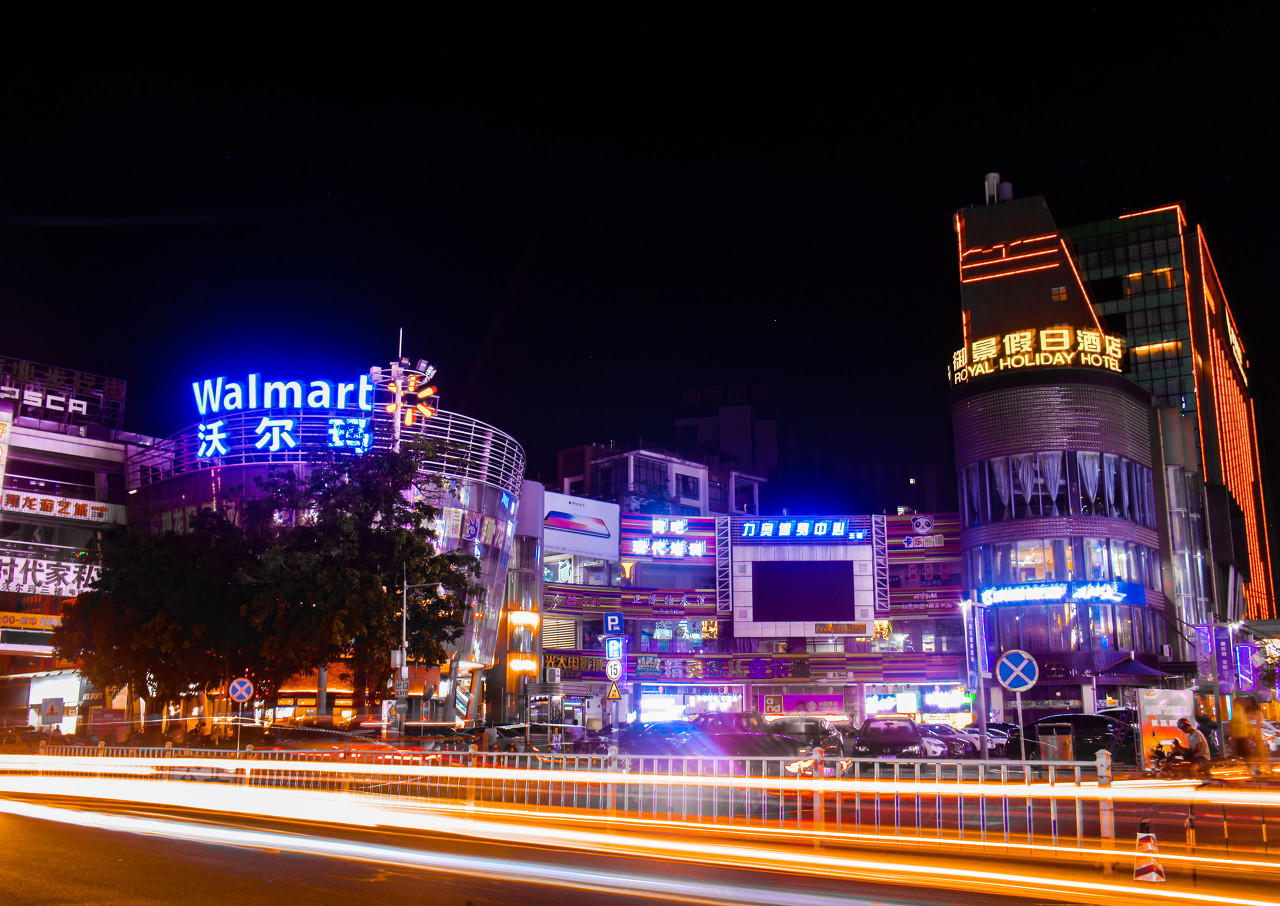 扛不住通胀，沃尔玛利润暴跌25%，市值蒸发3100亿！去年国内关店超过30家_凤凰网