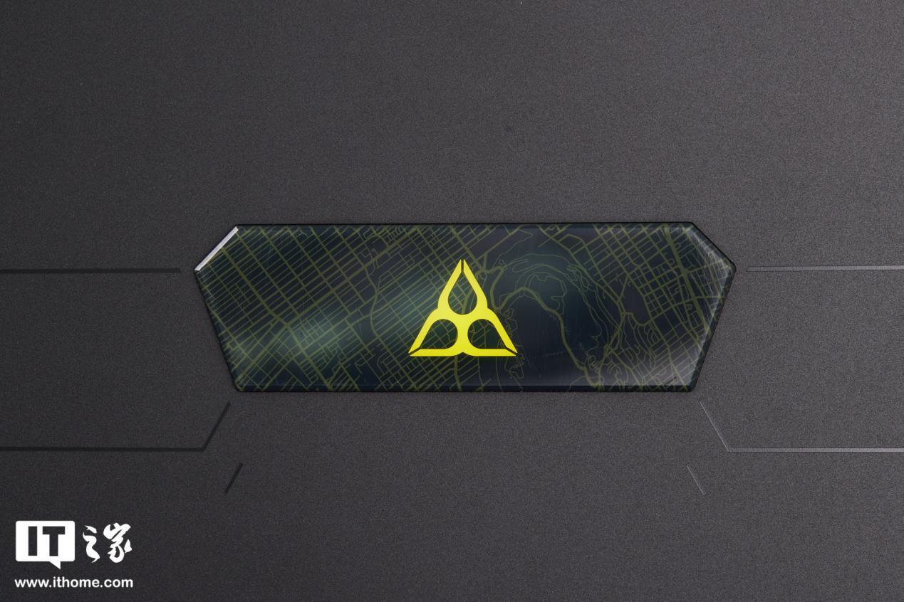 微星神枪手 15 彩虹六号:异种联名款