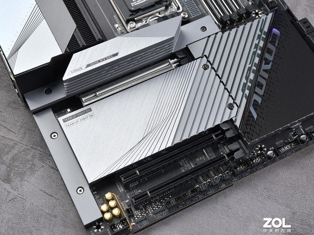 【有料评测】技嘉X670E AORUS MASTER超级雕主板评测 接口真的多