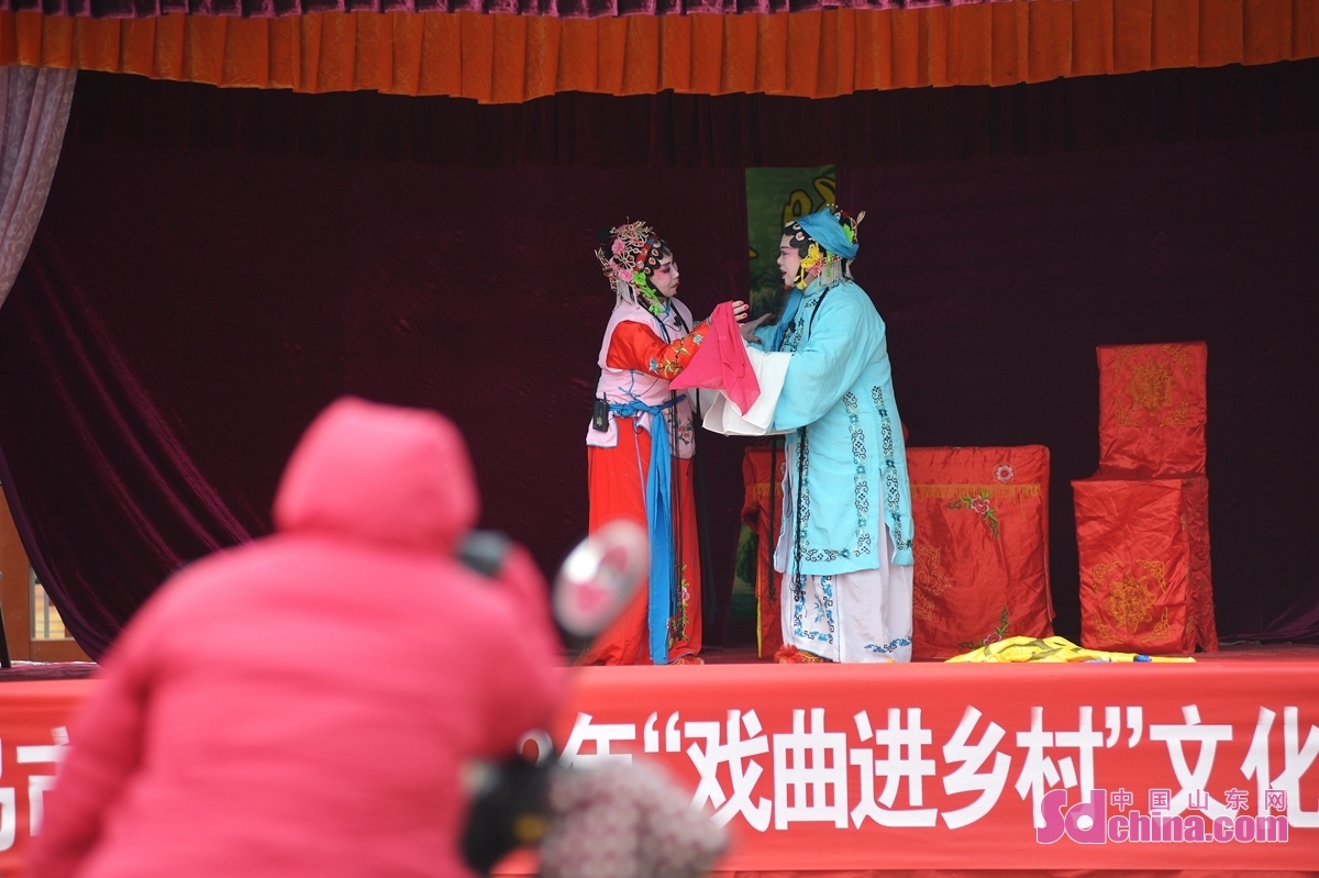 青岛:惠民戏曲进乡村__凤凰网